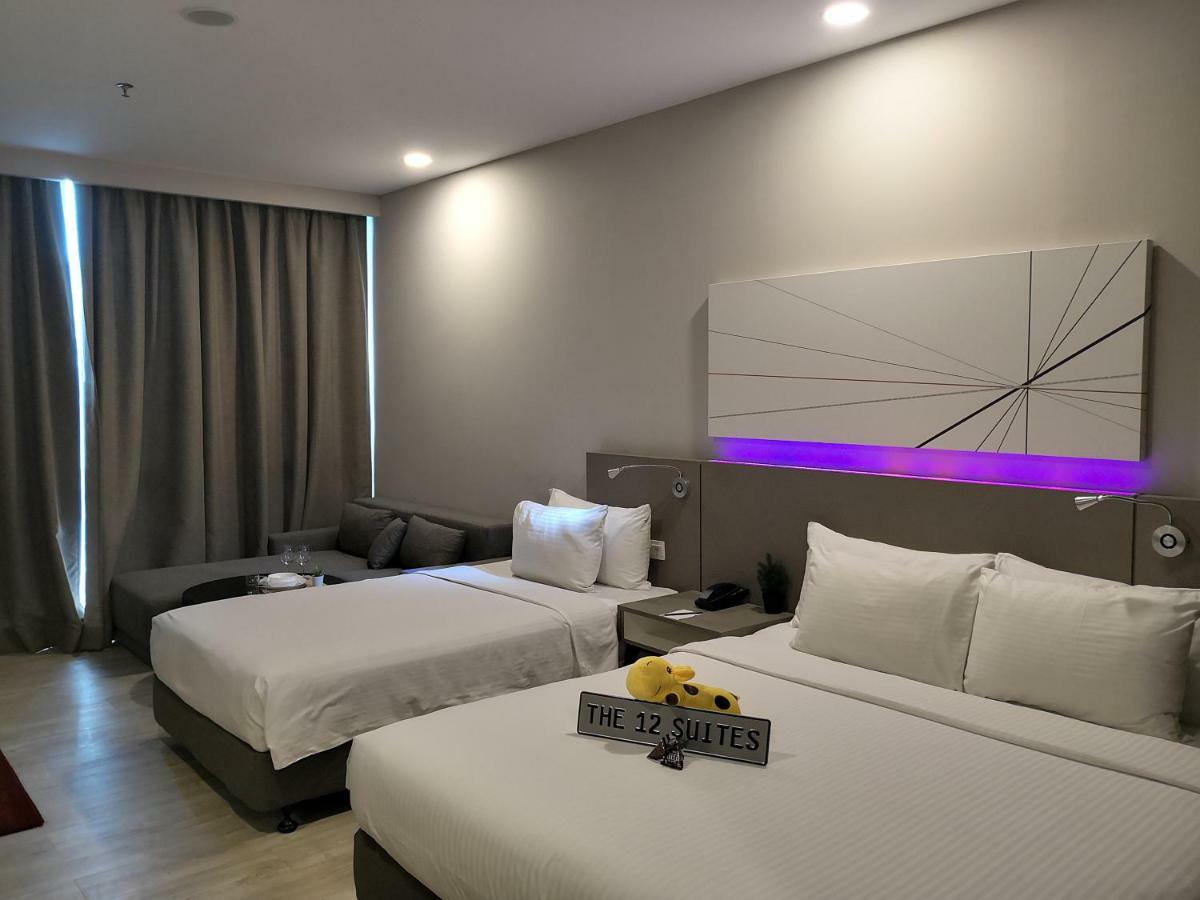 The 12 Suites @ Empire Damansara Petaling Jaya Exteriör bild